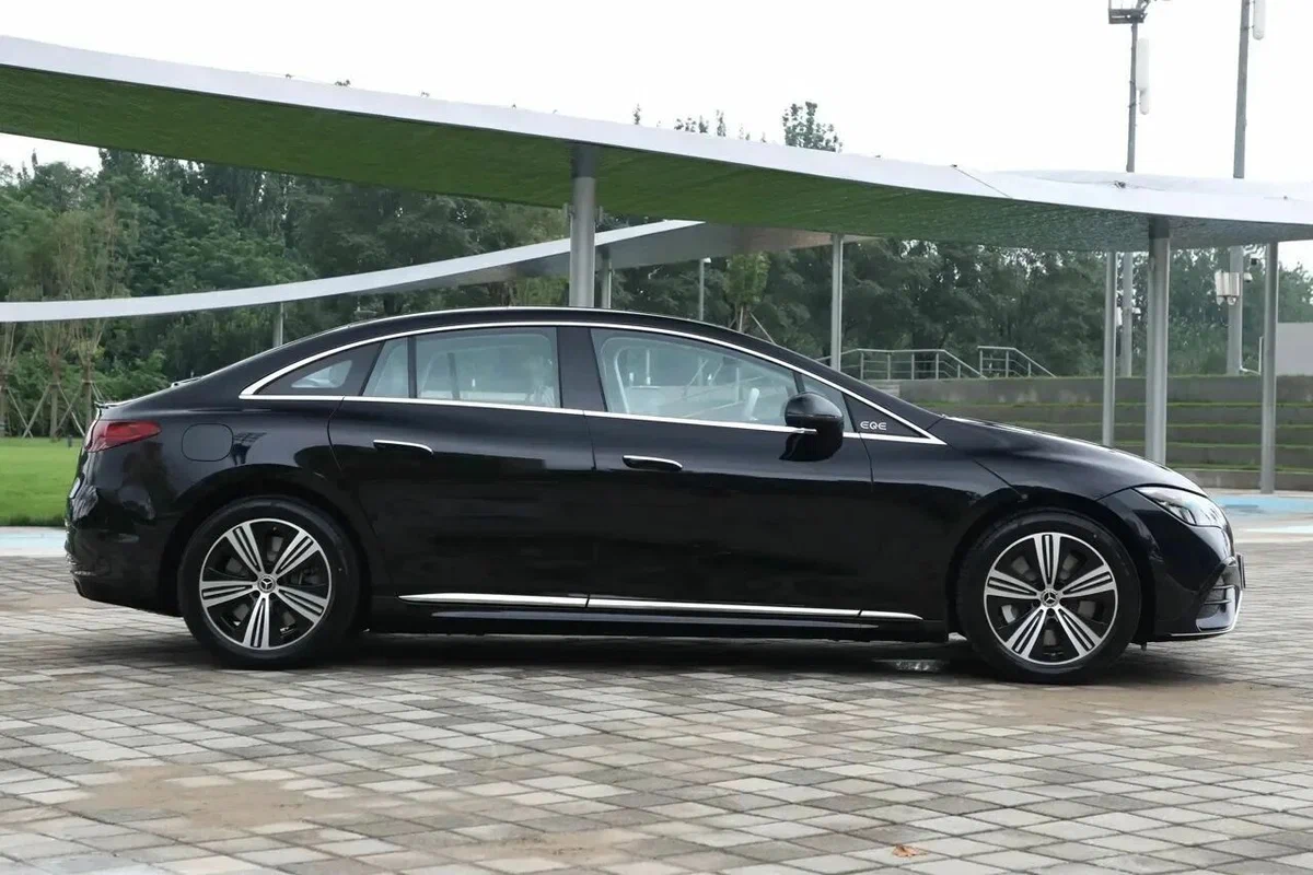 Аренда Mercedes EQE